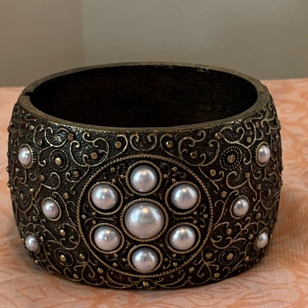 🛍️SALE🛍️ Antiqued Gold Hinged Bangle Bracelet